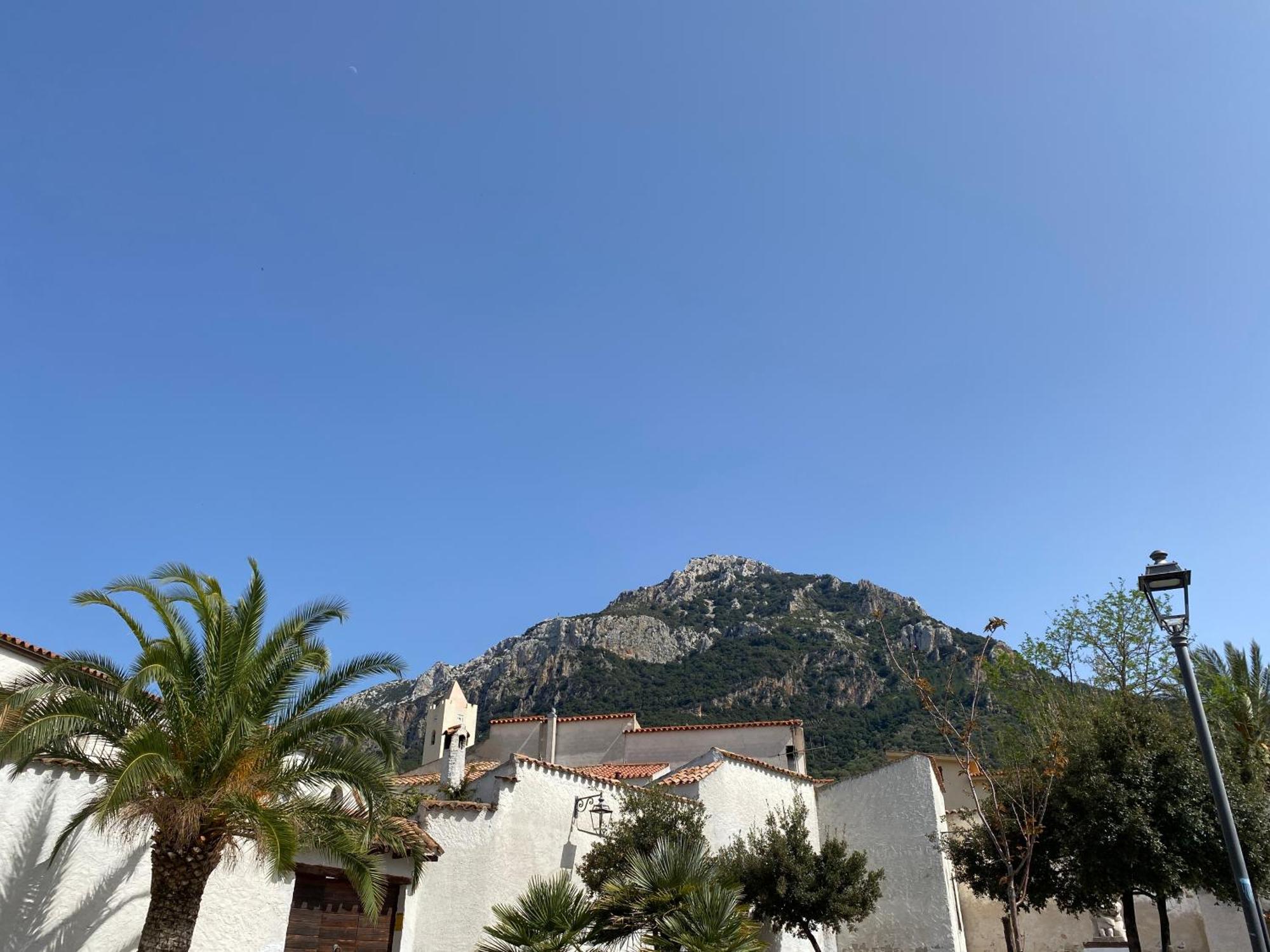 Casa Lia - Independent Apartment In The Gulf Of Orosei Galtellì Exterior foto